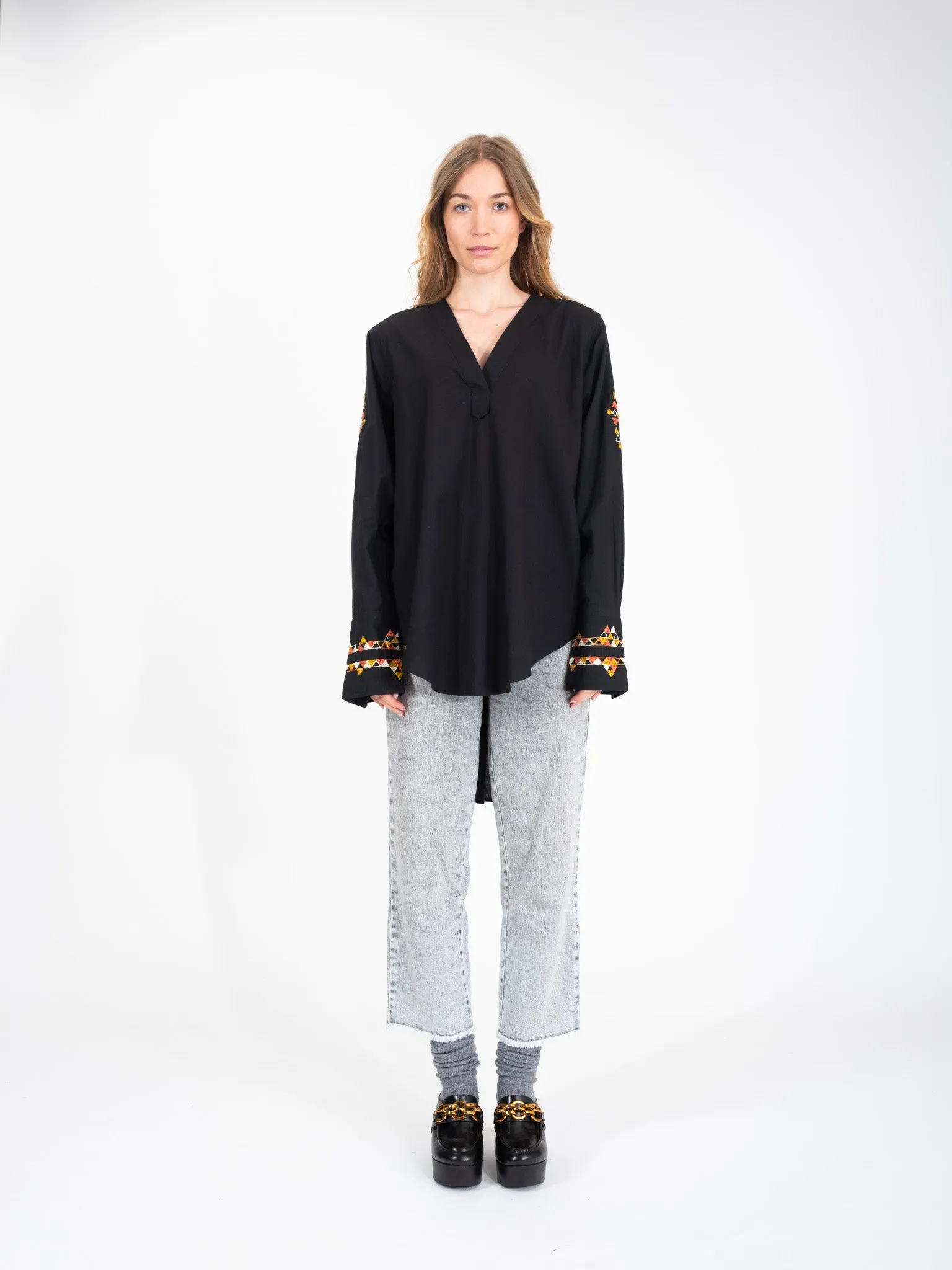 Blouse noire brodée PLAYFUL