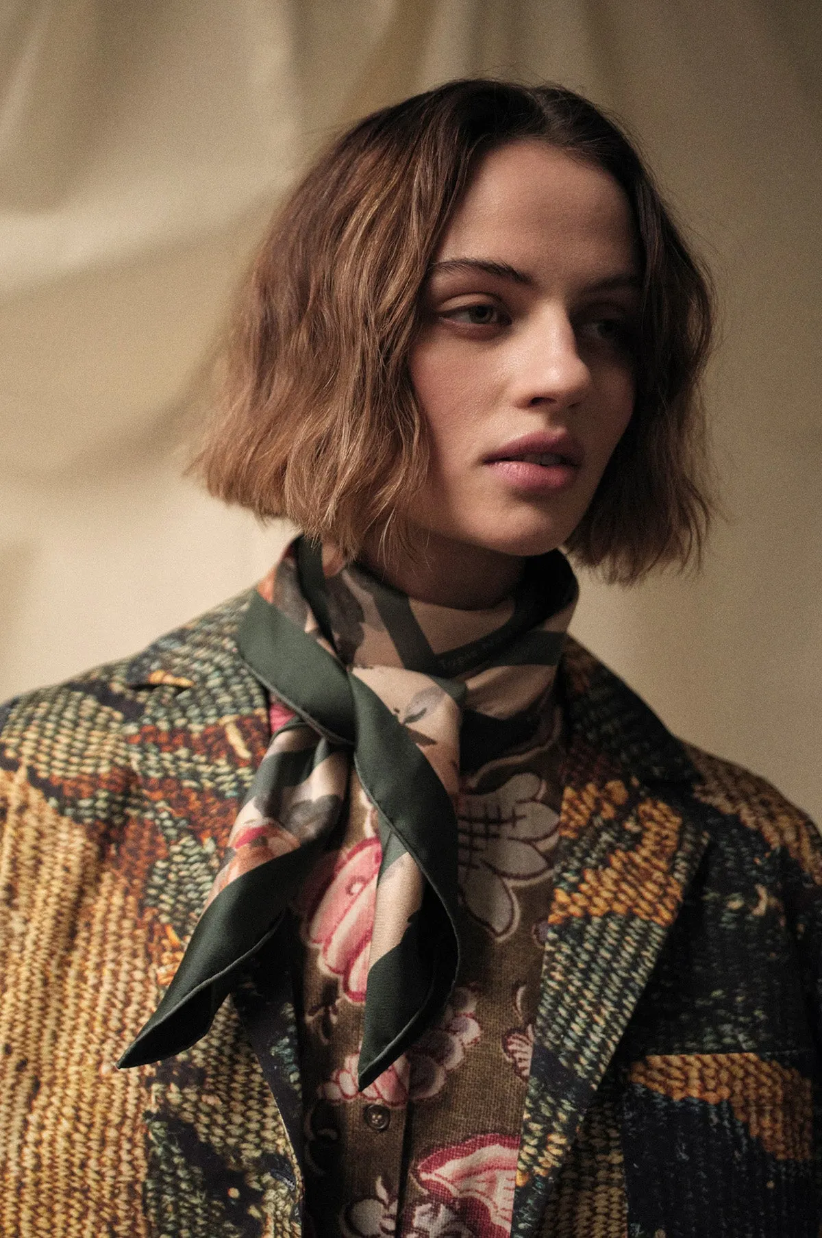 Classical Apple Scarf Beige