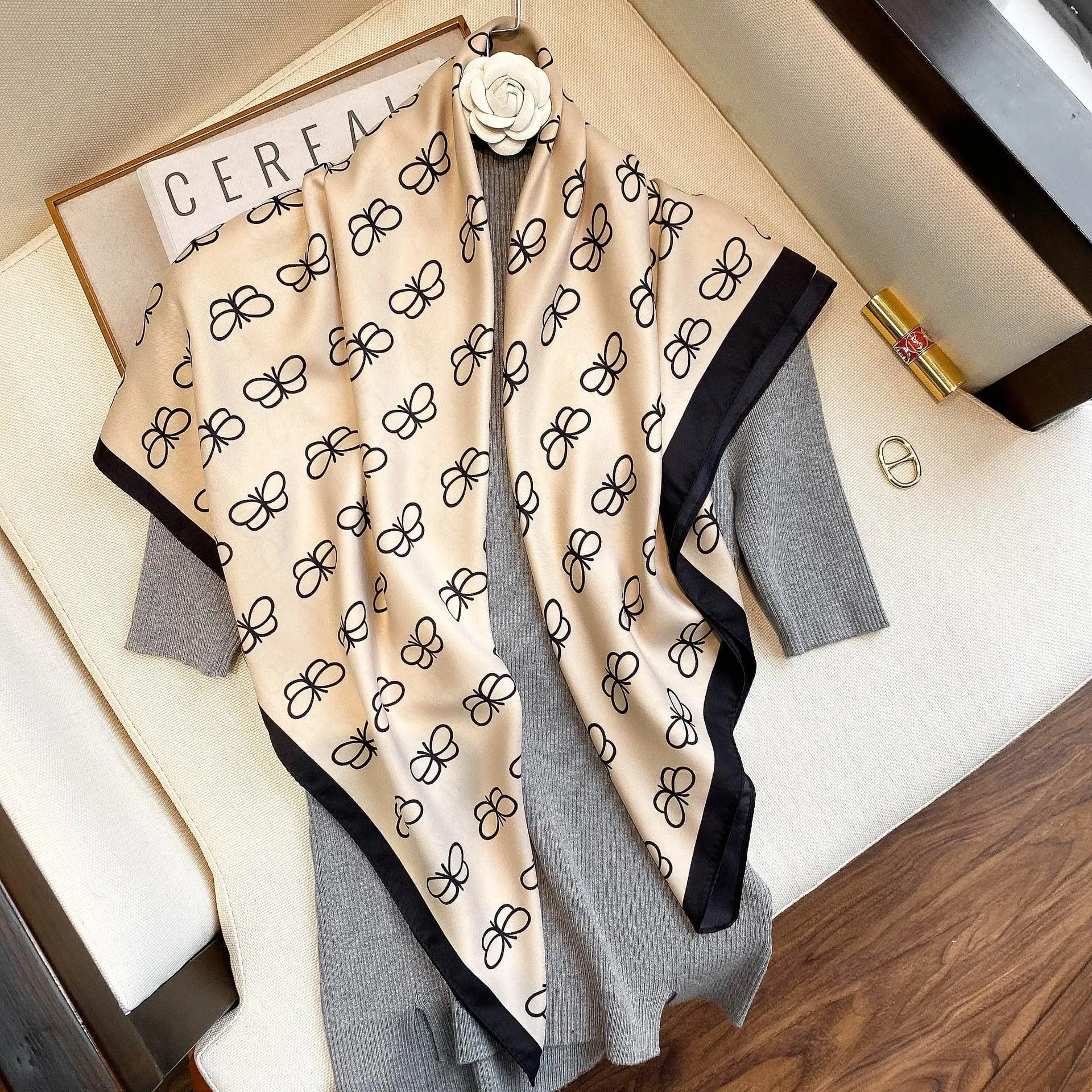 Elegant 90x90cm Silk-Feel Scarf for Women - Luxurious and Versatile Accessory