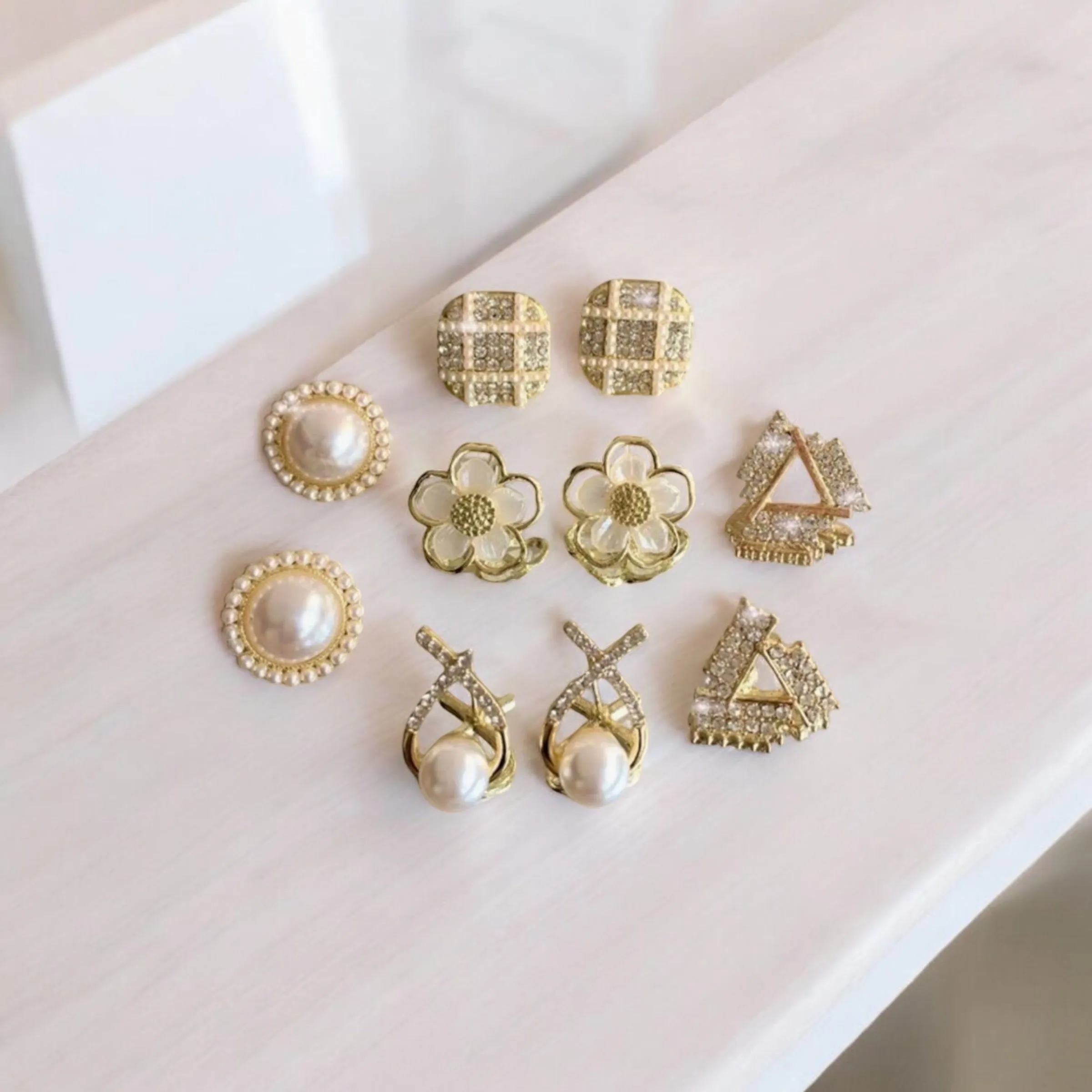 White Whisper - Set of Elegant Ear Studs